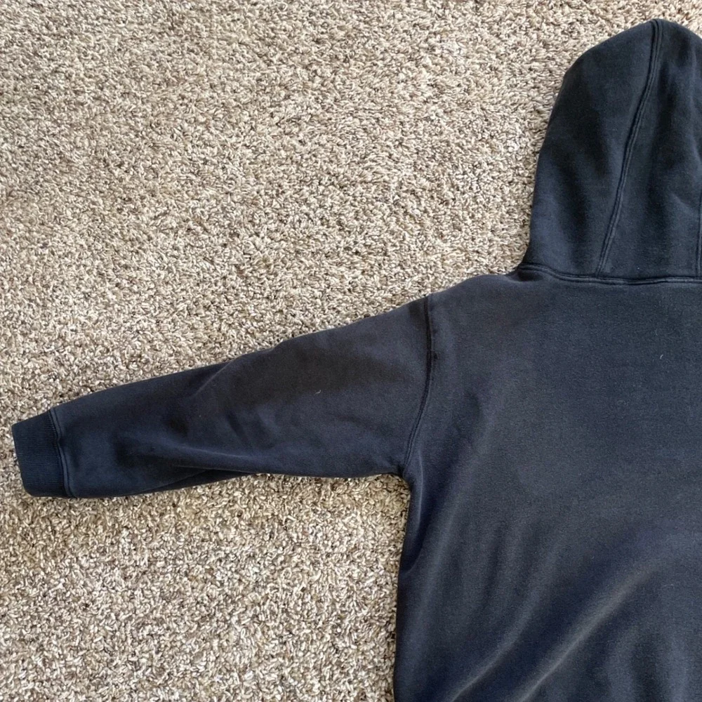 Vintage Giant Merchandising Black Skull and Crossbones Graphic Hoodie Mens Large